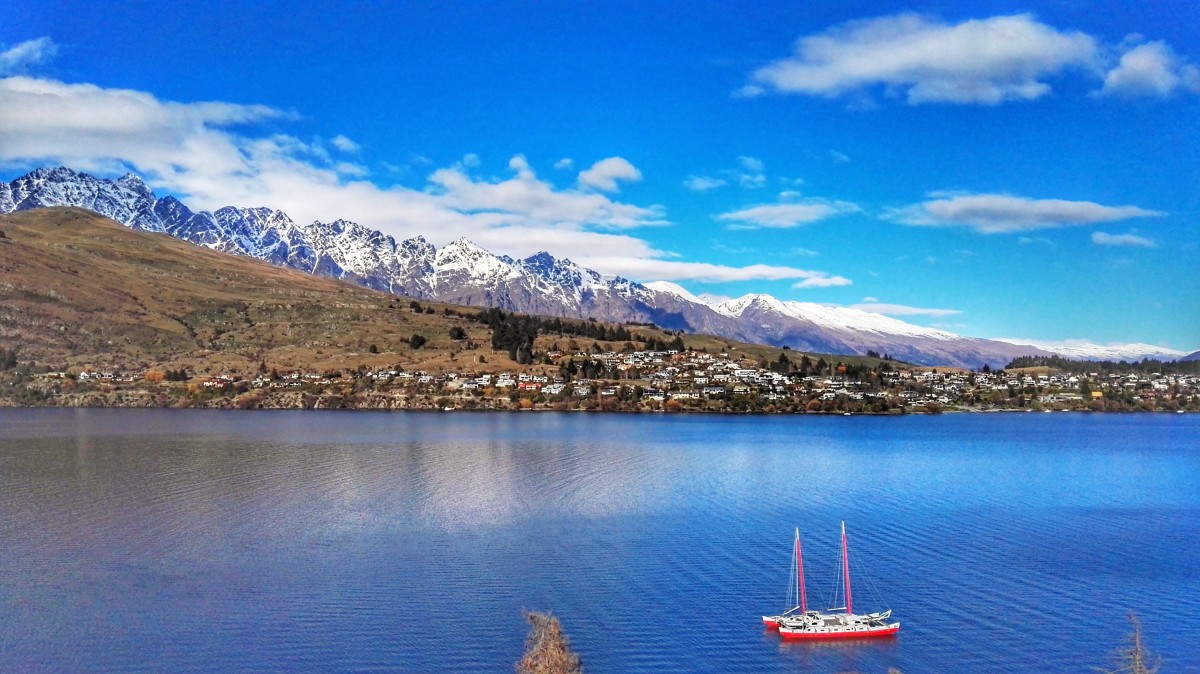 Luxury house market shifts south